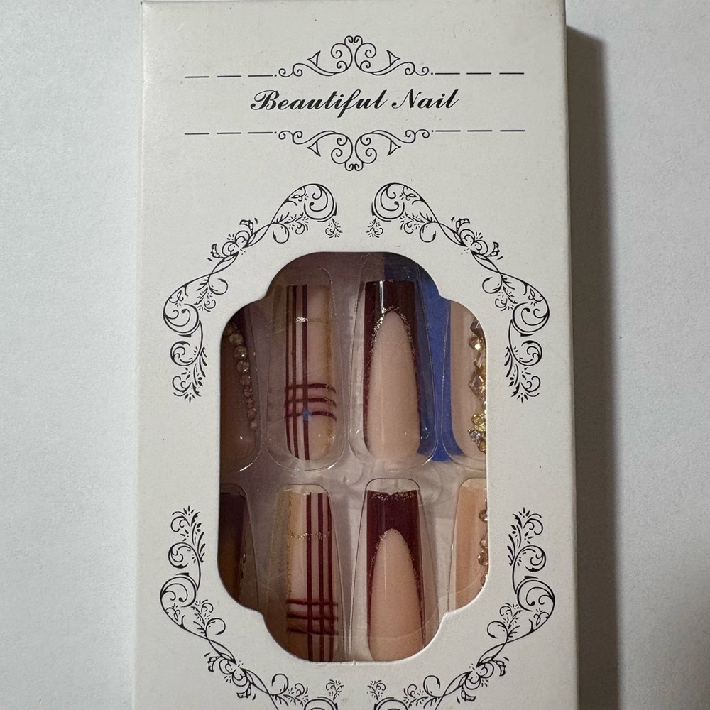 Beautiful Nail Press-On Set